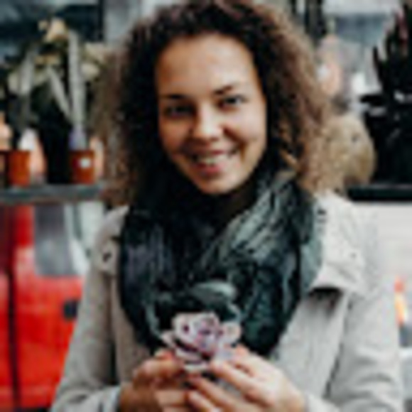 Meet your Posher, Alexandra - Picture 1 of 1